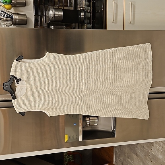 💕ST JOHN💕 Tweed Sheath Dress ~ White with Gold Metallic Threading 12 NWOT - Picture 2 of 12